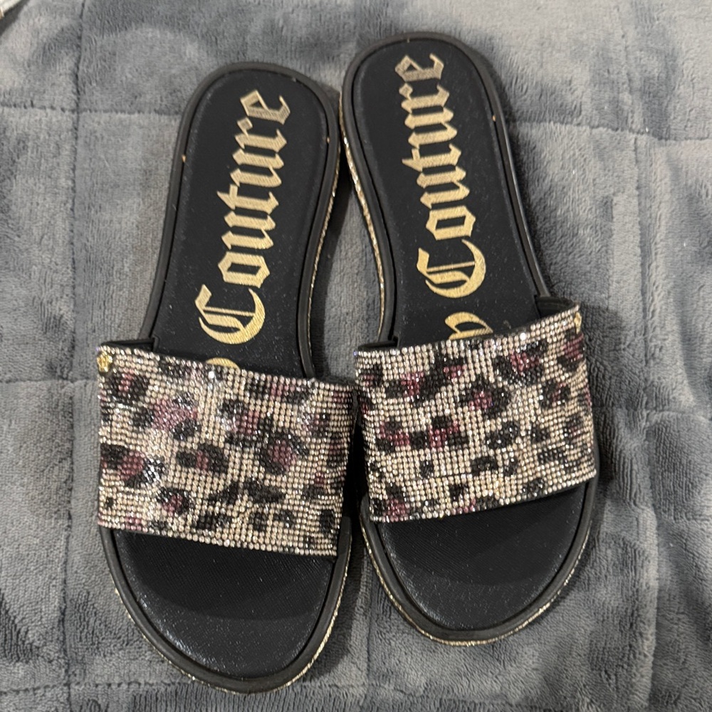 Juicy Couture Black and gold cheetah Sandals with Glamorous Design